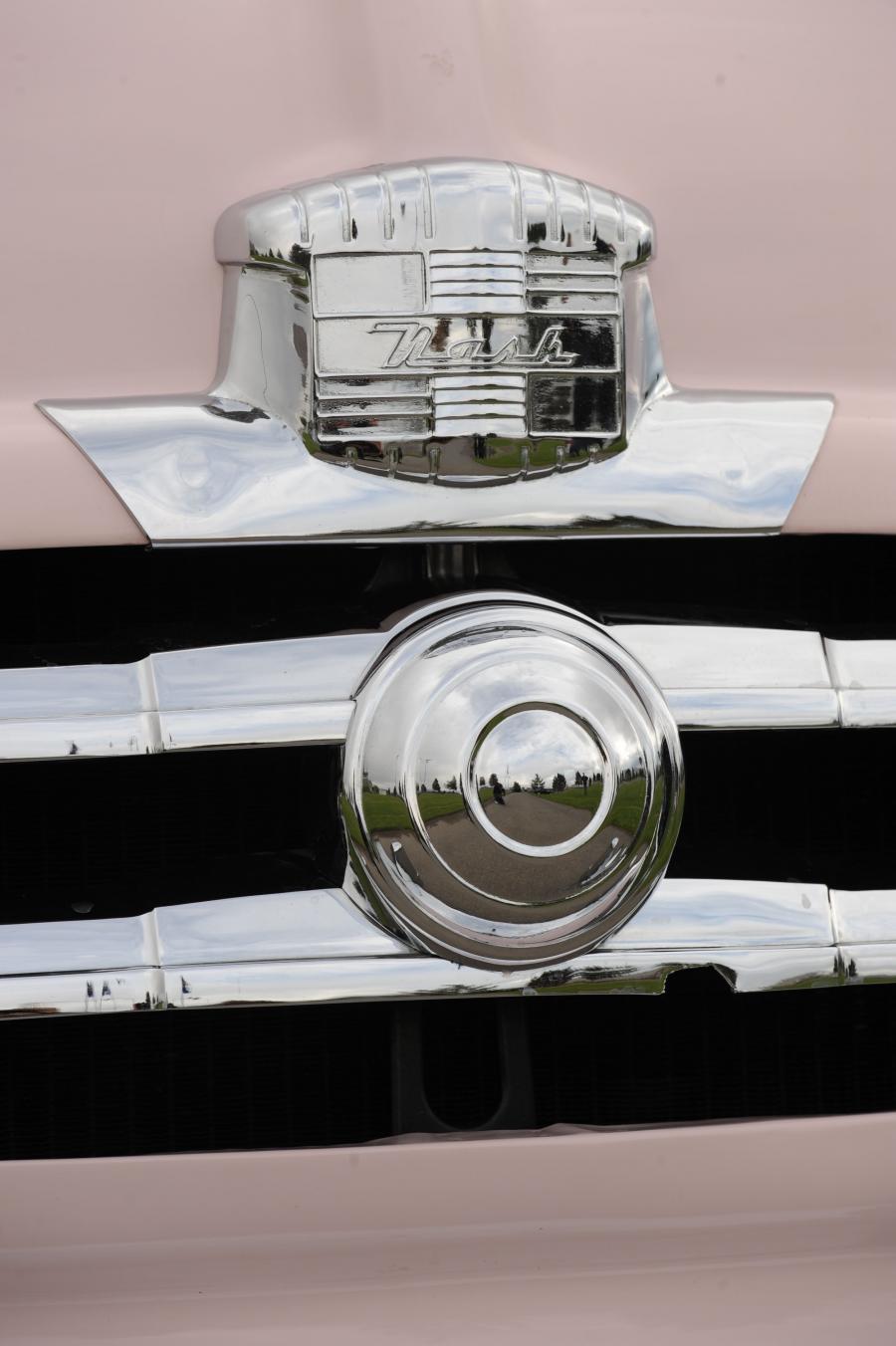 Логотип Nash Rambler Custom Convertible Landau 1951 года  (фото 3 из 10)